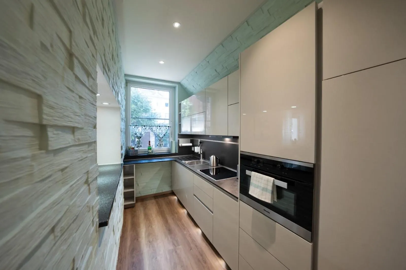 Ring48 City Living - Modernes Wohnen Mit Wohlfuehlambiente Mitten Im Stadtzentrum - Vollausgestattete Kueche, Bad Mit Duschbadewanne, Parkplatz Bayreuth Apartment