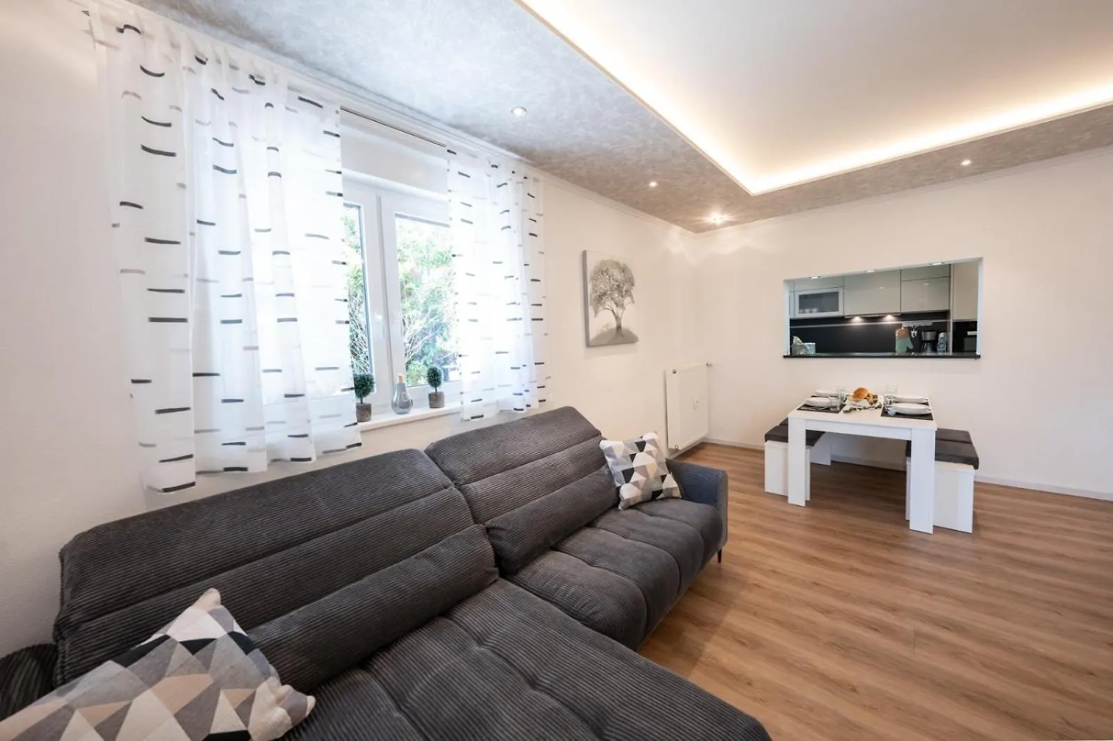 Ring48 City Living - Modernes Wohnen Mit Wohlfuehlambiente Mitten Im Stadtzentrum - Vollausgestattete Kueche, Bad Mit Duschbadewanne, Parkplatz Bayreuth
