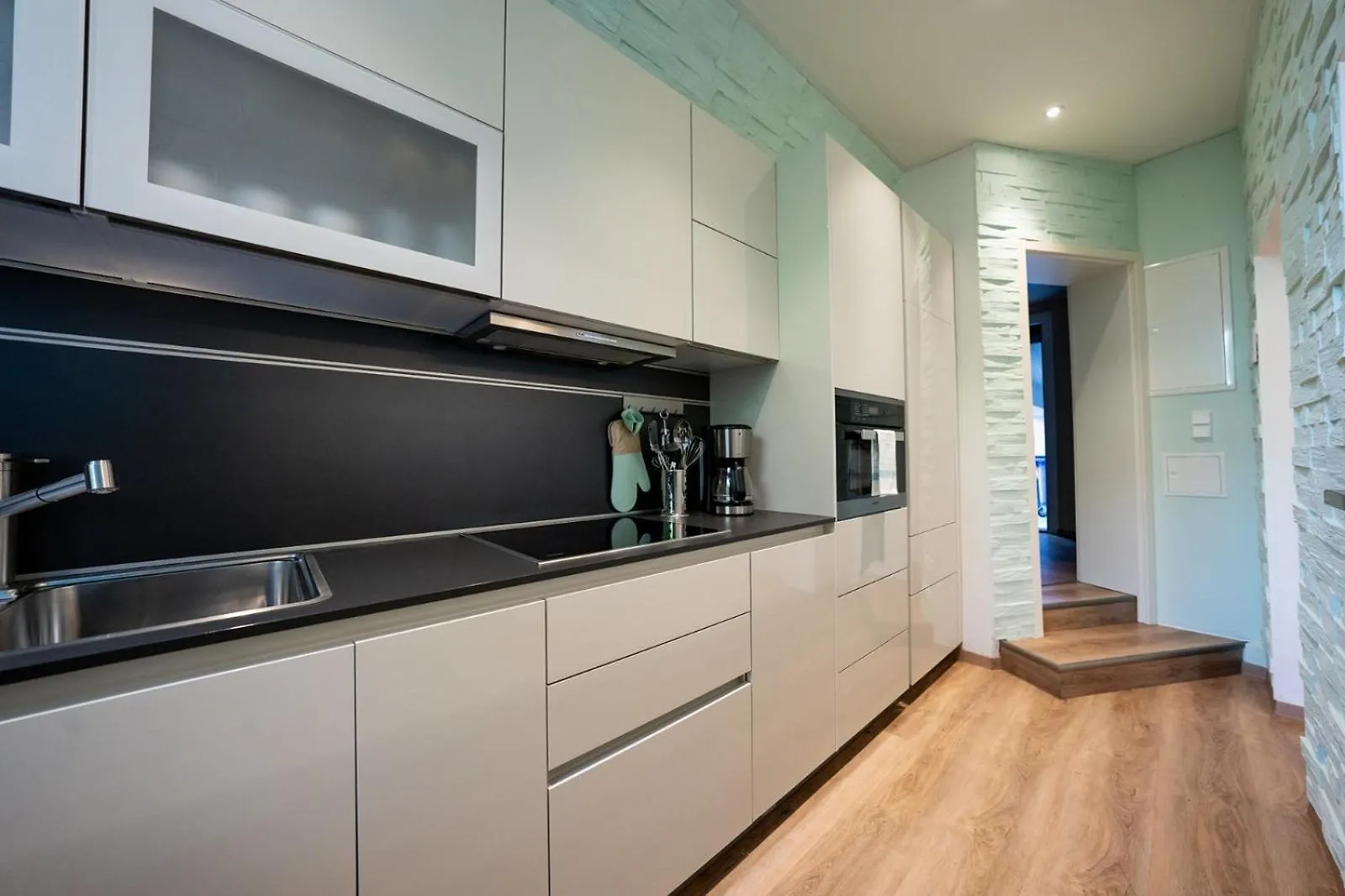 Ring48 City Living - Modernes Wohnen Mit Wohlfuehlambiente Mitten Im Stadtzentrum - Vollausgestattete Kueche, Bad Mit Duschbadewanne, Parkplatz Bayreuth Apartment